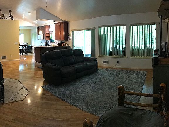 2nd image of 124 Loafer Ln