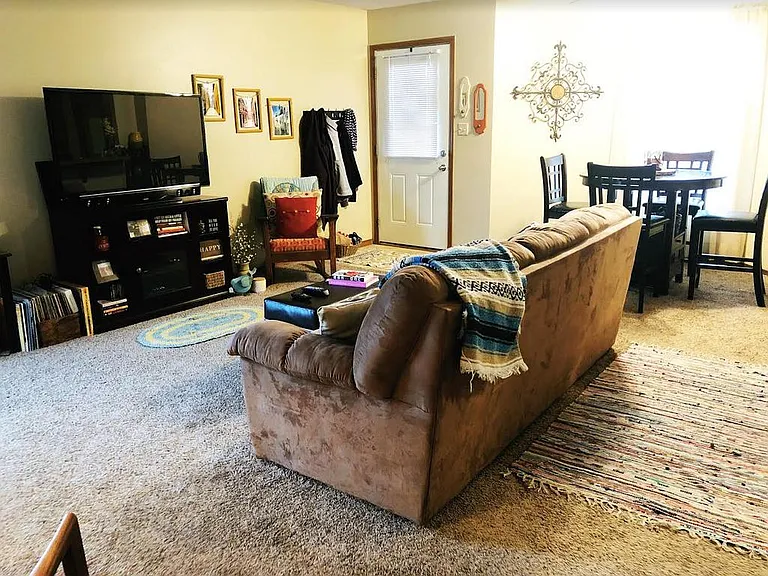 2301 Willow Ln — Photo 6