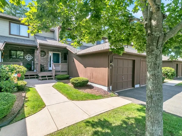 11 Ash Ln, Agawam, MA 01001