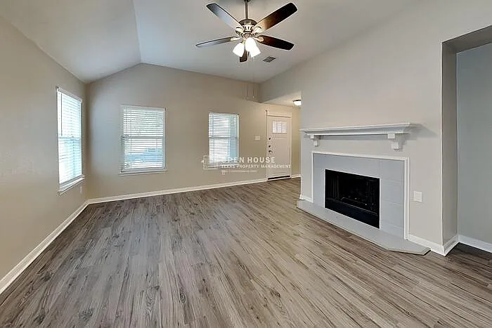 4 bed, 2.5 bath, 2193 sqft, $2,500 — Photo 3