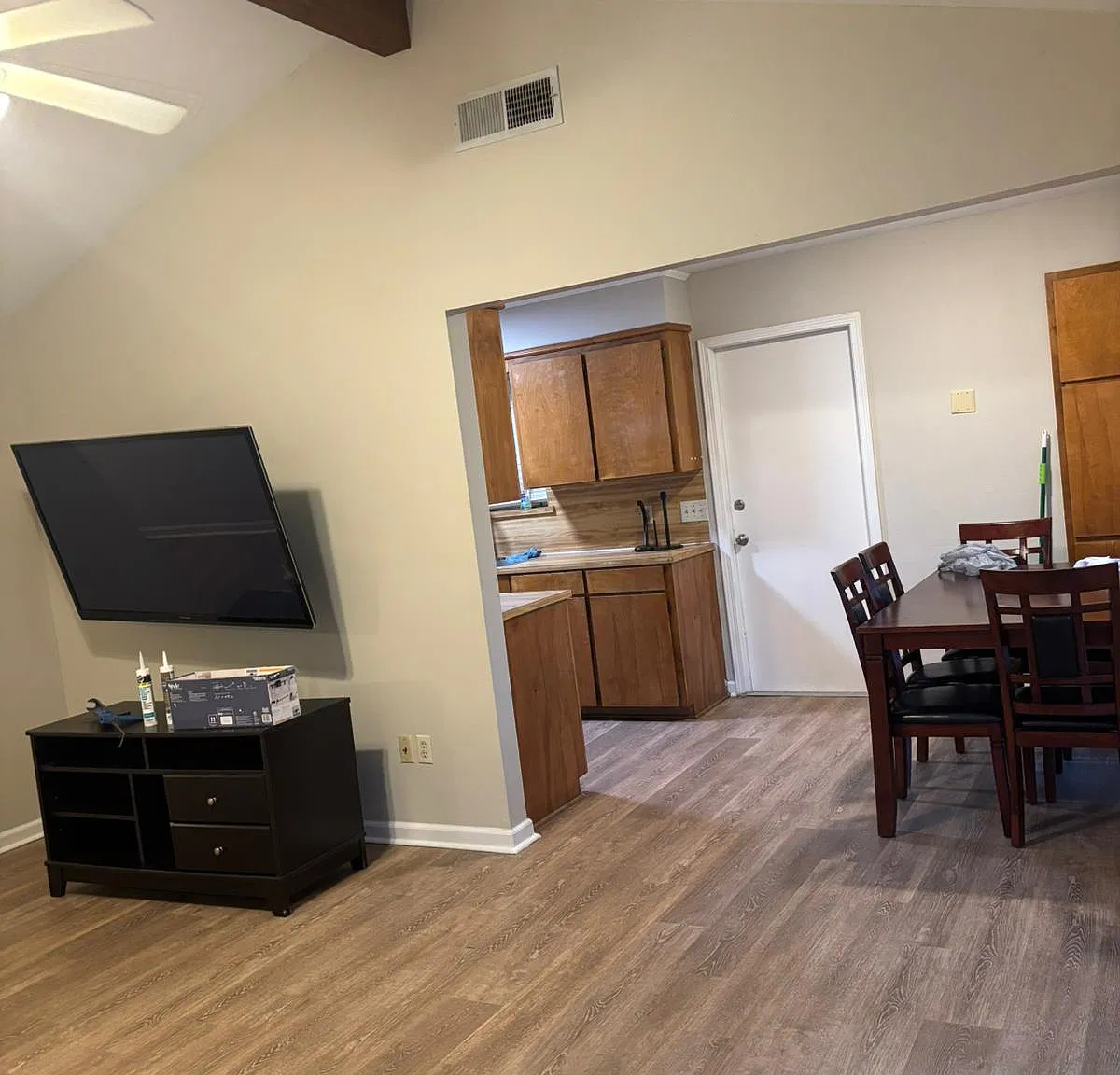 3 bed, 1045 sqft, $1,600 — Photo 4