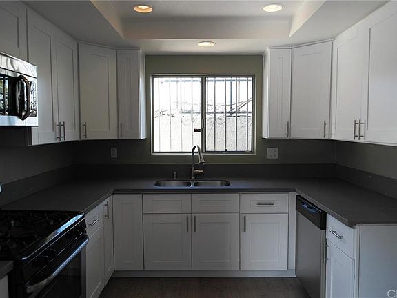 5th image of 13921 Kornblum Ave Unit 10