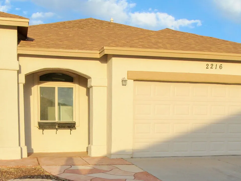 2216 Amber Point Pl