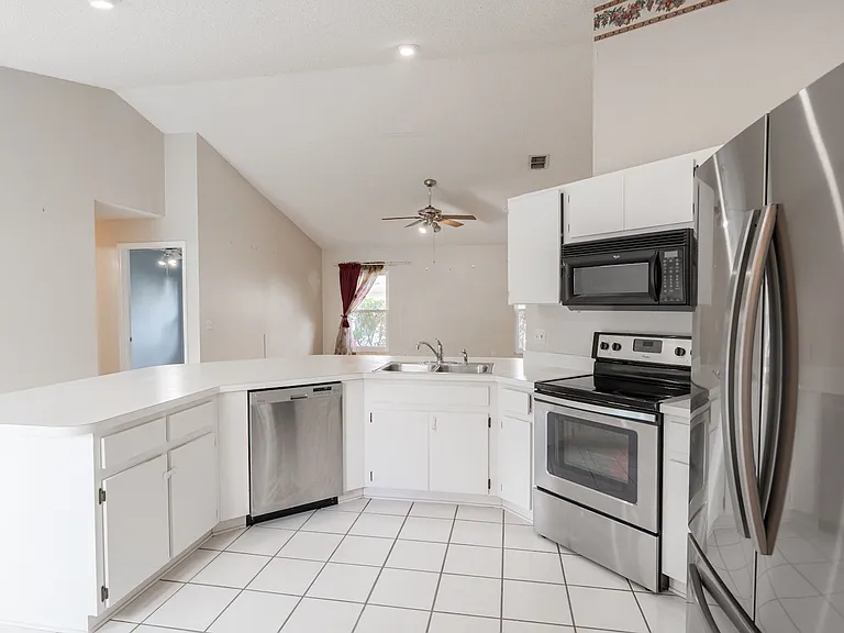 10435 Crestfield Dr — Photo 12