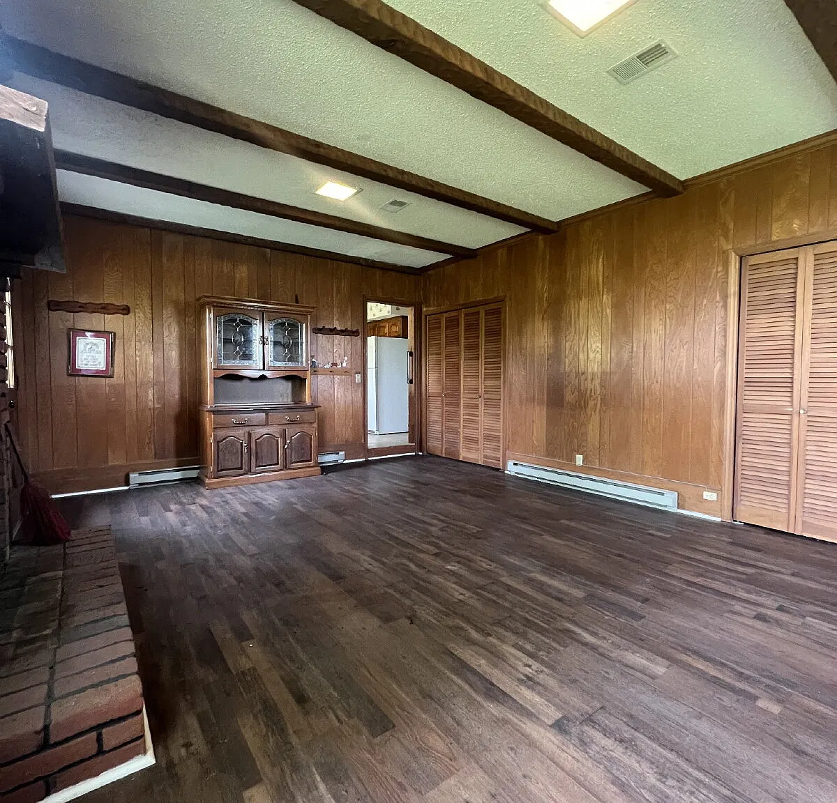3 bed, 2.0 bath, 1904 sqft, $2,100 — Photo 3