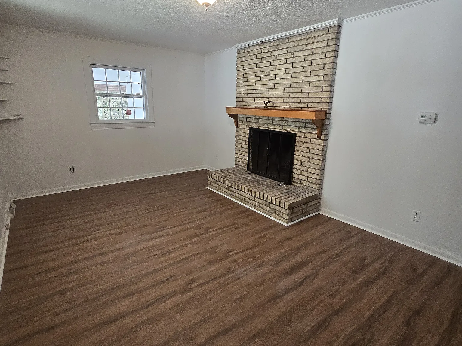 7 bed, 3.5 bath, 2234 sqft, $2,400 — Photo 2
