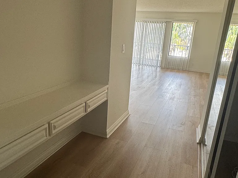 1110 W 10th St #305 — Photo 15