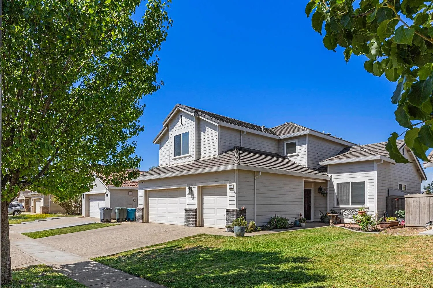 5562 Roaring Rapids Way photo 1