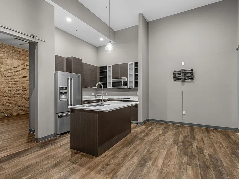 901 9th St #LOFT C — Photo 3