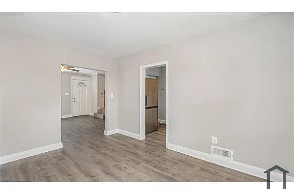 Building Photo - 1755 White Oak Ave