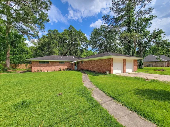 1102 Avenue C, Sweeny, TX 77480