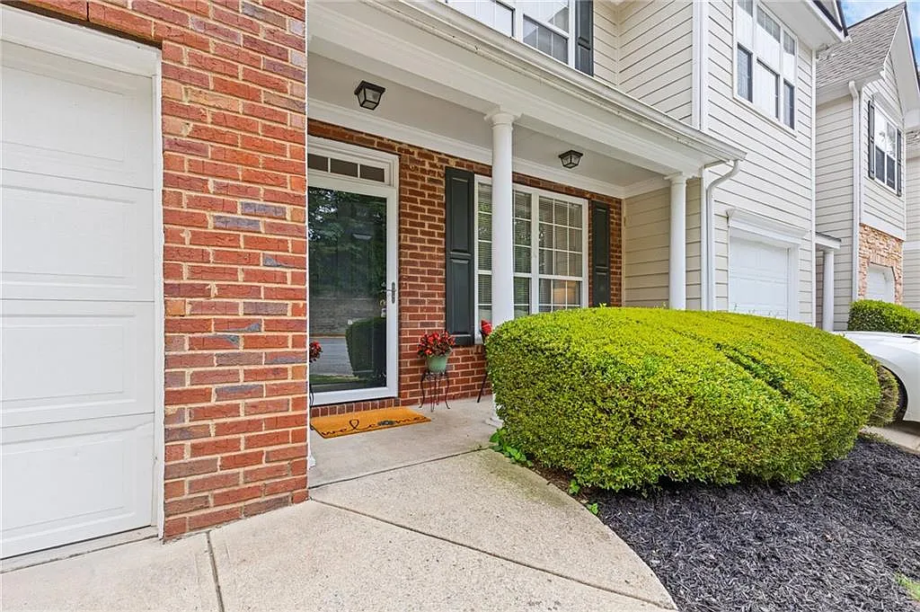 4 bed, 3.0 bath, 2100 sqft, $2,850 — Photo 3