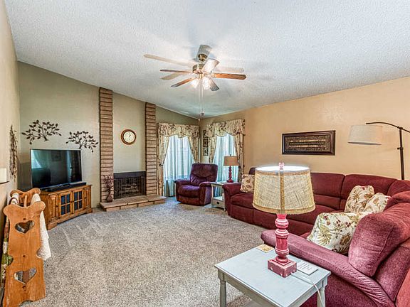 2nd image of 520 W Avenue J15