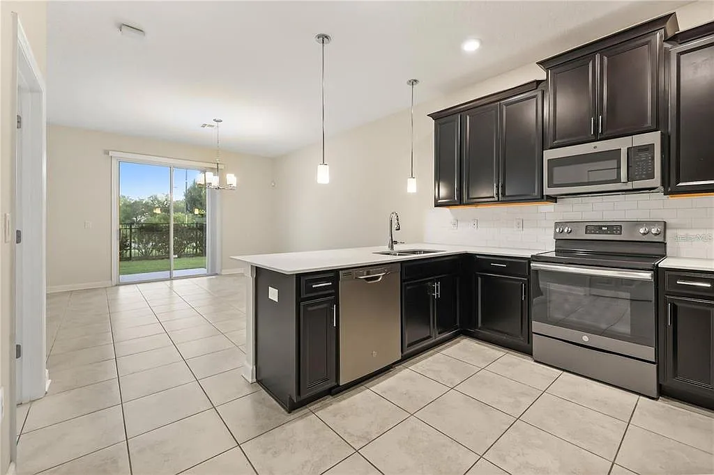 3 bed, 2.5 bath, 1797 sqft, $2,500 — Photo 4