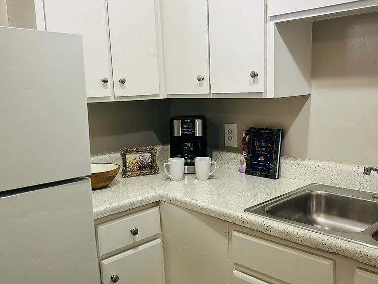 Berkshire Place Apartments — Photo 8