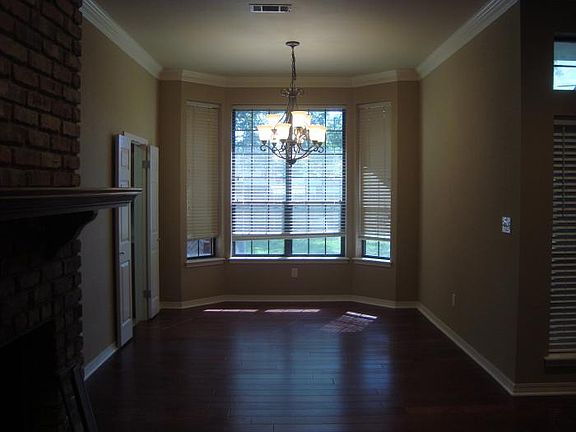 3rd image of 515 Parklane Dr