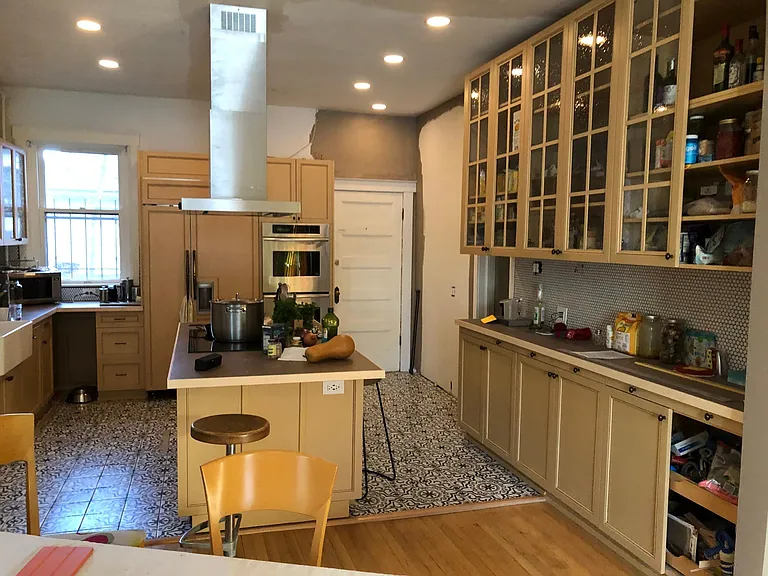 1081 N Marion St — Photo 5