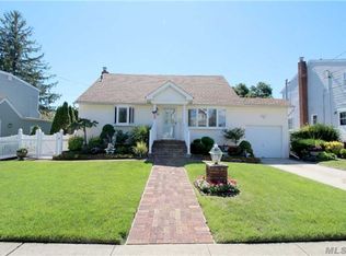 2756 Brian St, Oceanside, NY 11572