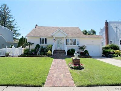2756 Brian St, Oceanside, NY, 11572