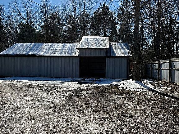 Guy’s “DREAM” garage 62x33