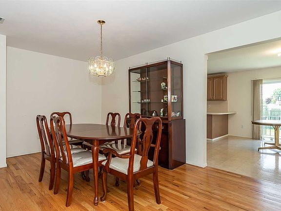 4th image of 68 Douglas Dr