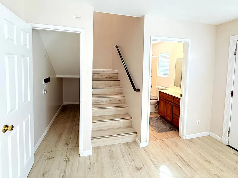 762 W. 21st St. — Photo 13