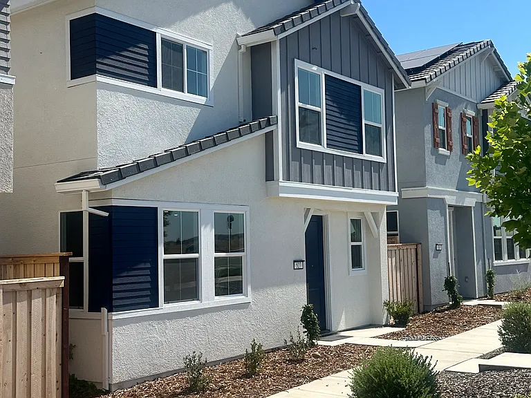527 Twilight Pl — Photo 1