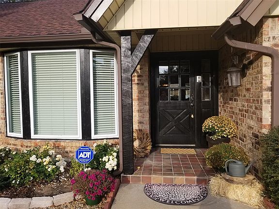 3rd image of 1218 Surry Place Dr