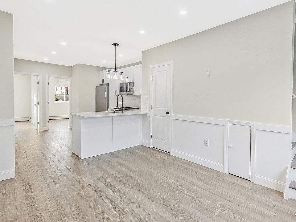 1st image of 20-40 41st Street