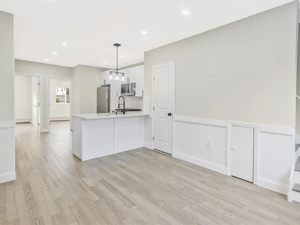 20-40 41st Street, Astoria, NY 11105