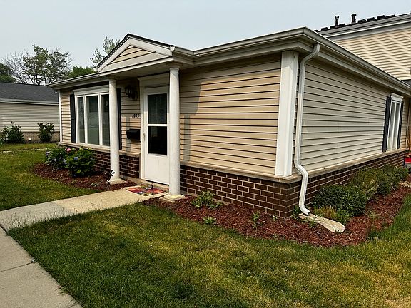3rd image of 1033 Cove Dr #135A