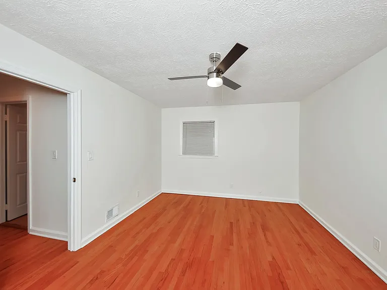 1249 Robert Ln — Photo 14
