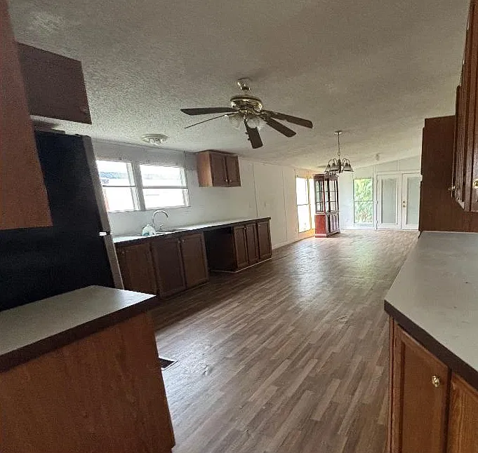 5 bed, 1275 sqft, $700 — Photo 2