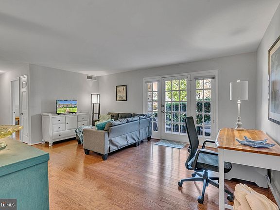 3rd image of 1132 S Washington St APT 104