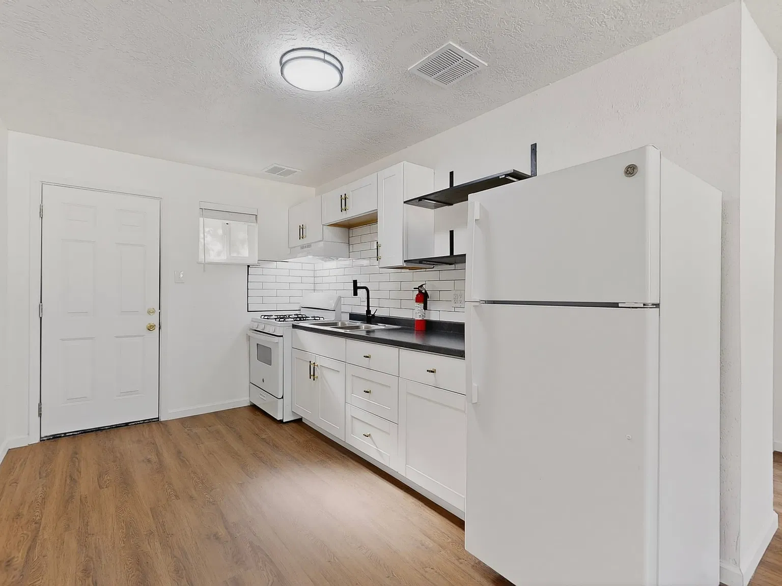 2 bed, 800 sqft, $1,195 — Photo 2