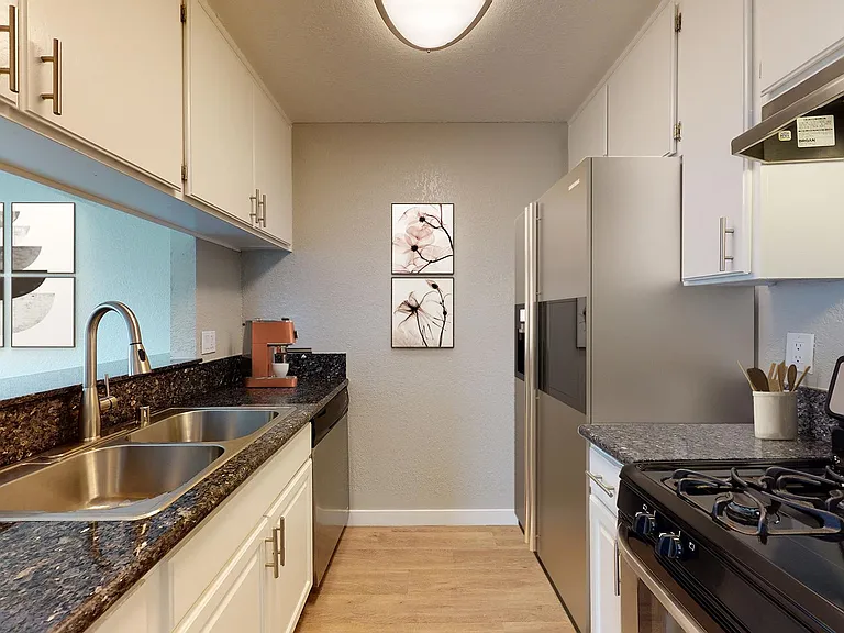 4512 153rd Street Apartments — Photo 4