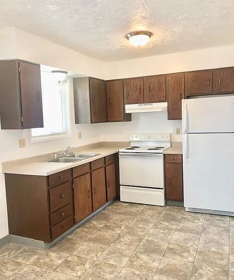 1720 Fife Ave — Photo 3