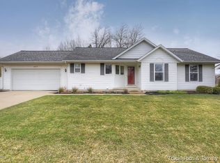 227 Glenview Ct NE, Rockford, MI 49341