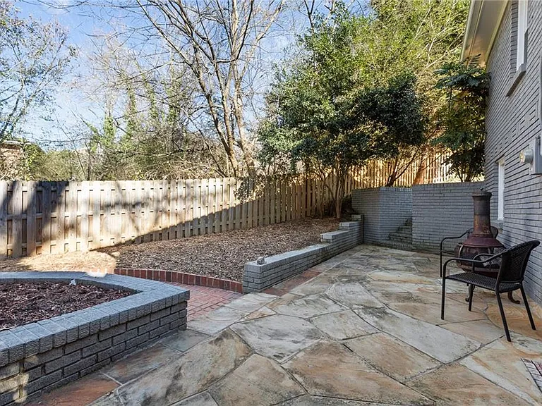 1505 Holly Ln NE — Photo 6