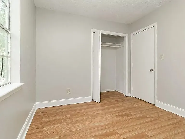 482 Arthur St SW — Photo 4