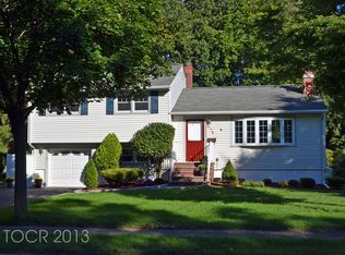 774 Wynetta Pl, Paramus, NJ 07652