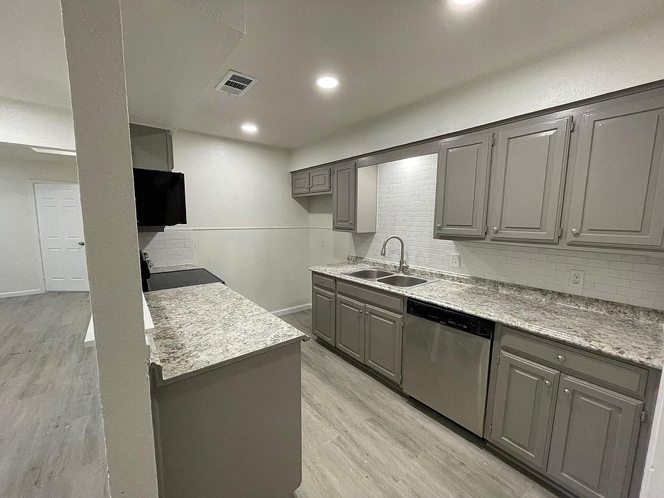 1st image of 139 Prairie Creek Cir