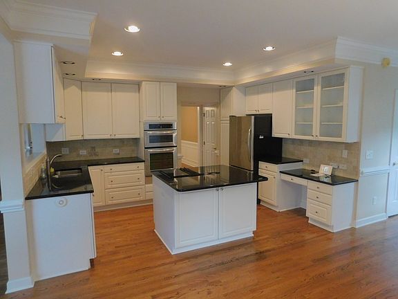 4th image of 106 Southbank Dr