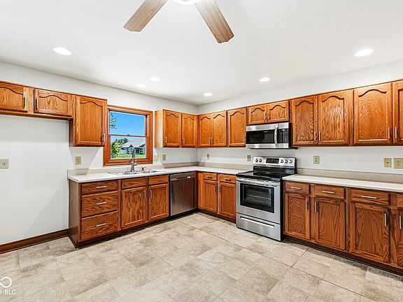 4th image of 397 Schoolhouse Ln