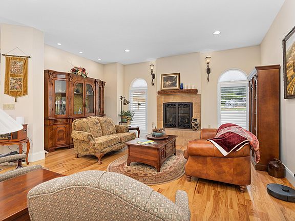 3rd image of 1222 Legacy Bay Dr