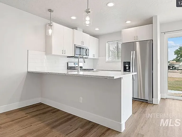 118 Holly Ave #B — Photo 8