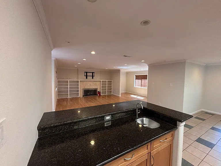 1637 Garnet Ln — Photo 10
