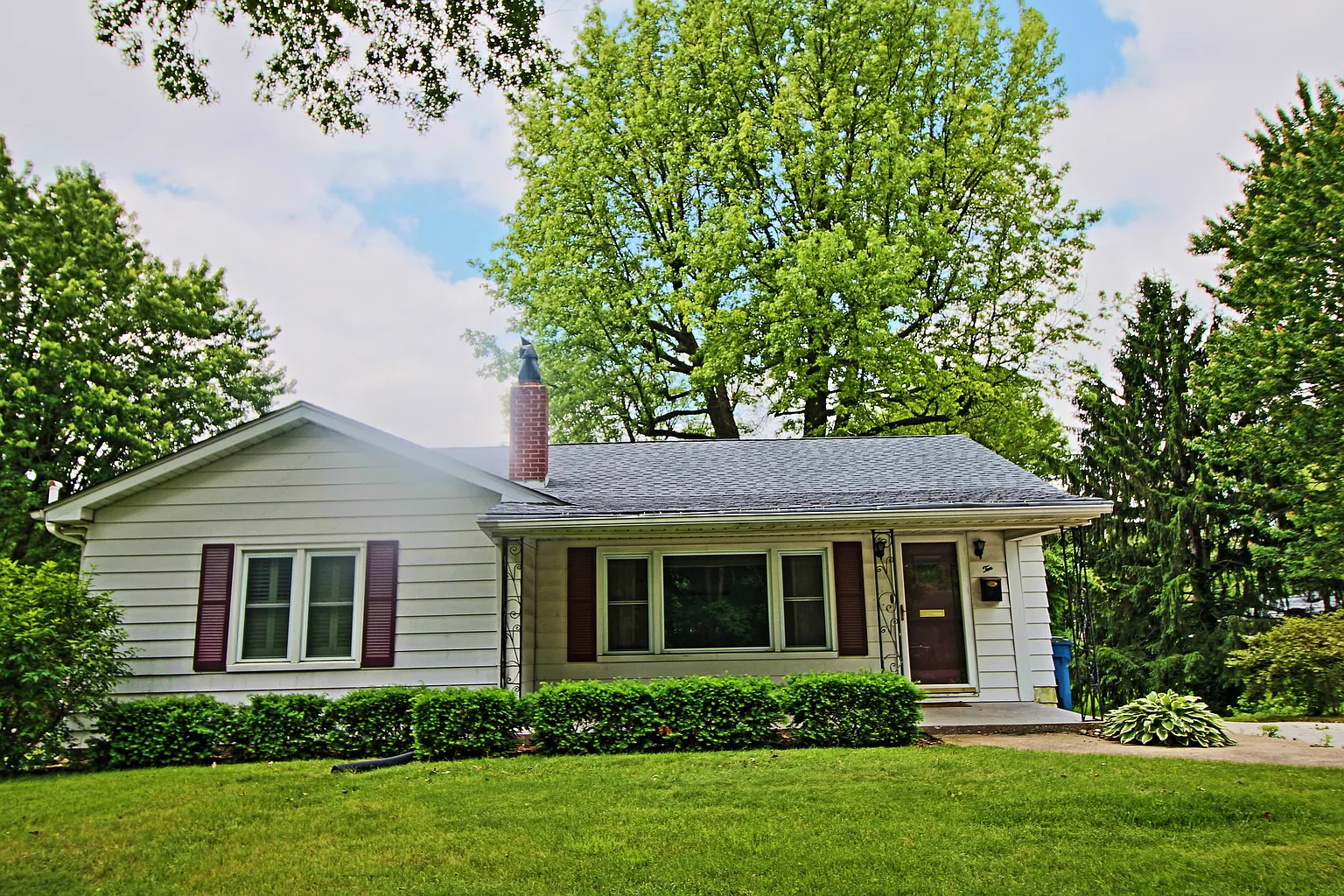 10 Southern Dr photo 1