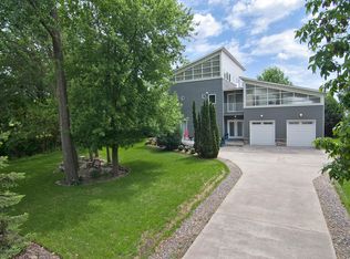 2355 Medicine Lake Blvd E, Plymouth, MN 55441