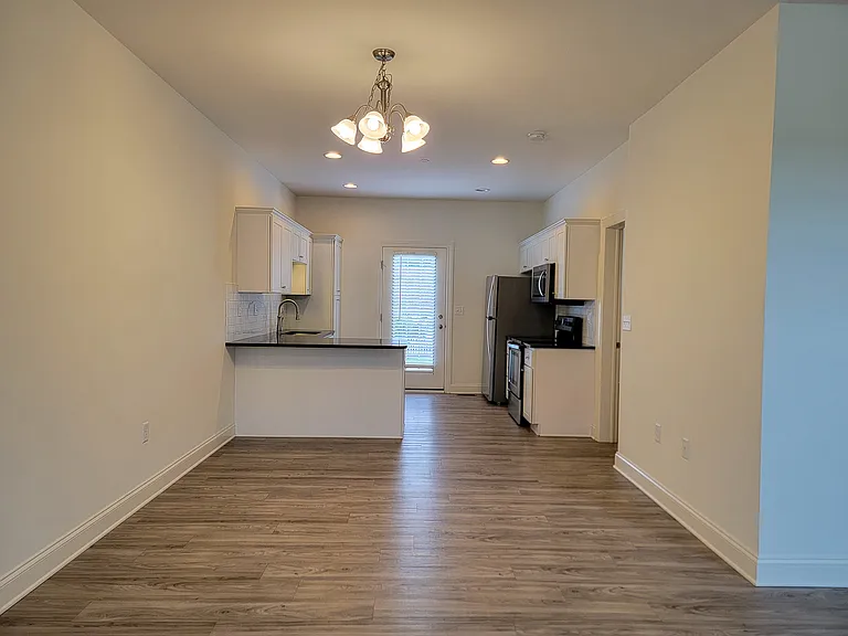 642 Brentwood Dr — Photo 8